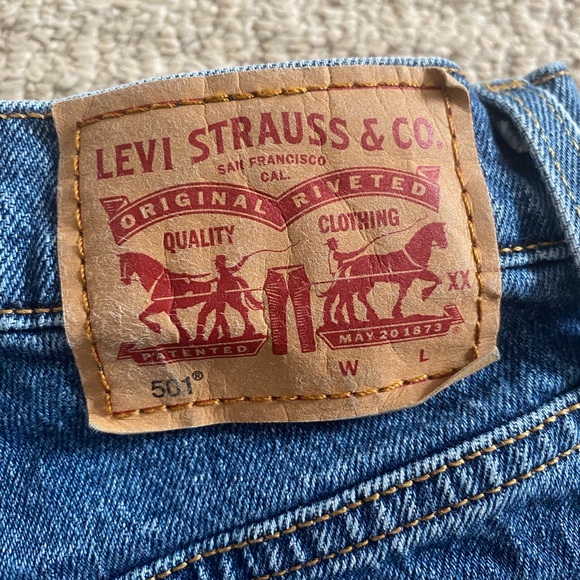 Levi’s 501 jean shorts - Picture 3 of 5